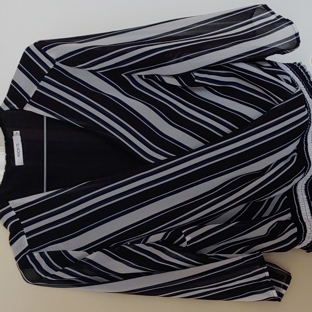 Rickie top 3/$25